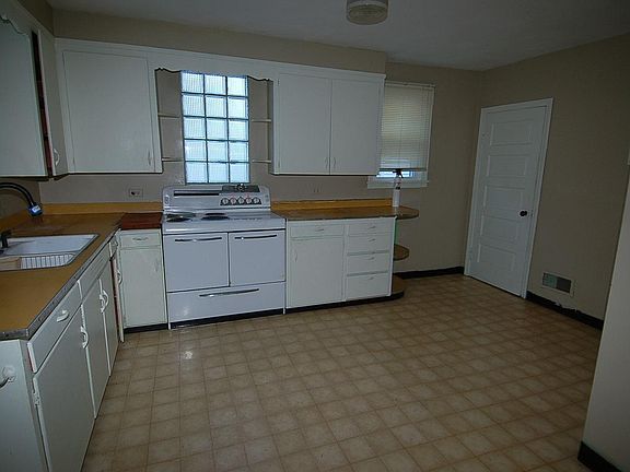 5th image of 405 Prospect St