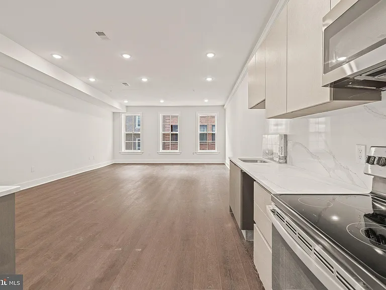 253 N 3rd St #4 — Photo 4