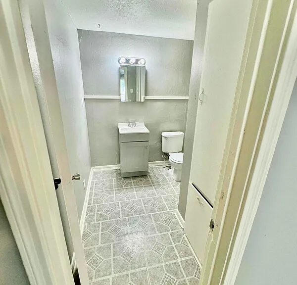 4265 Woodlawn Ave #B — Photo 10
