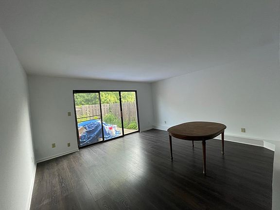 4th image of 42 Terrace Ct