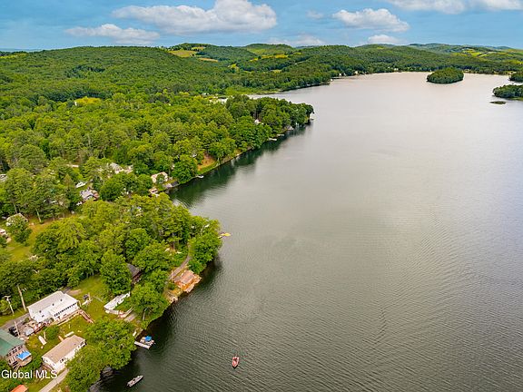 3rd image of 2295 Oaks Road
