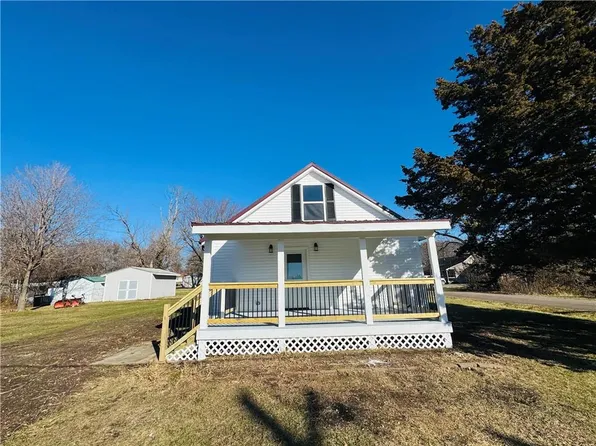 1124 E 24th St, Trenton, MO 64683