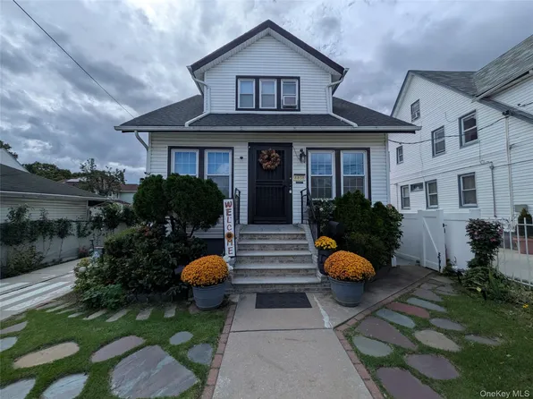 88-38 197th Street, Hollis, NY 11423