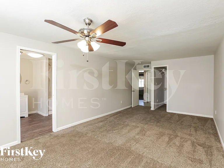 13249 N 14th Dr — Photo 10