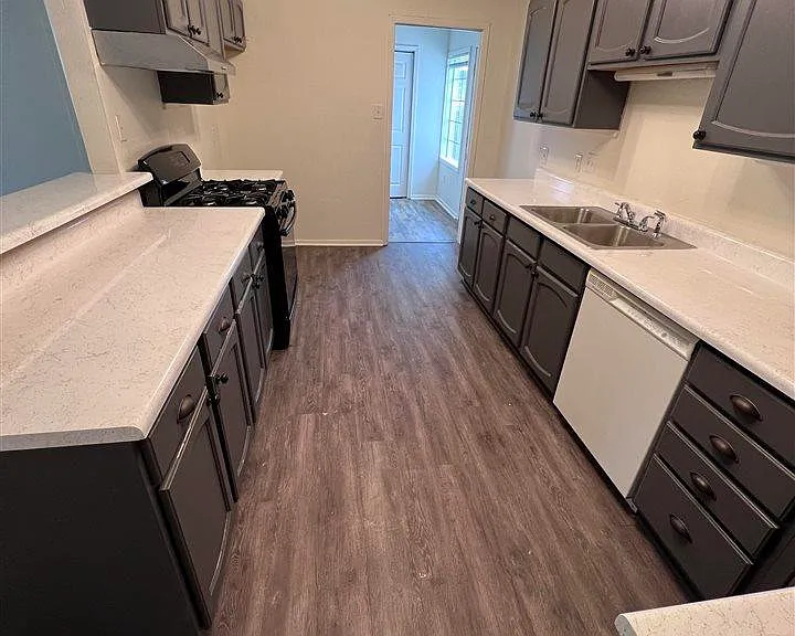 1812 McGregor Ave — Photo 8
