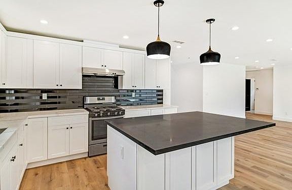 3rd image of 6517 Longridge Ave