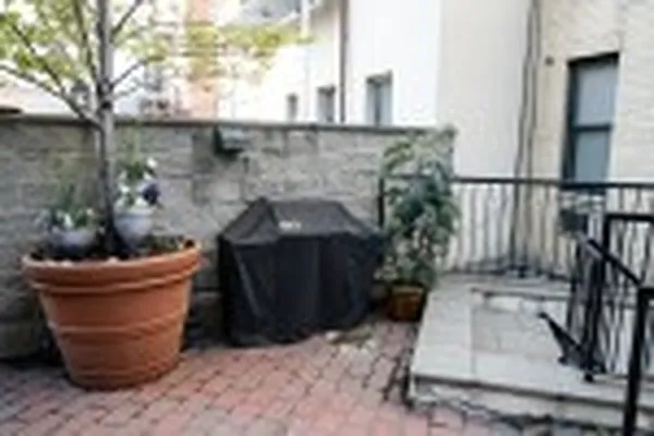 Sold by Brick&Mortar | media 12