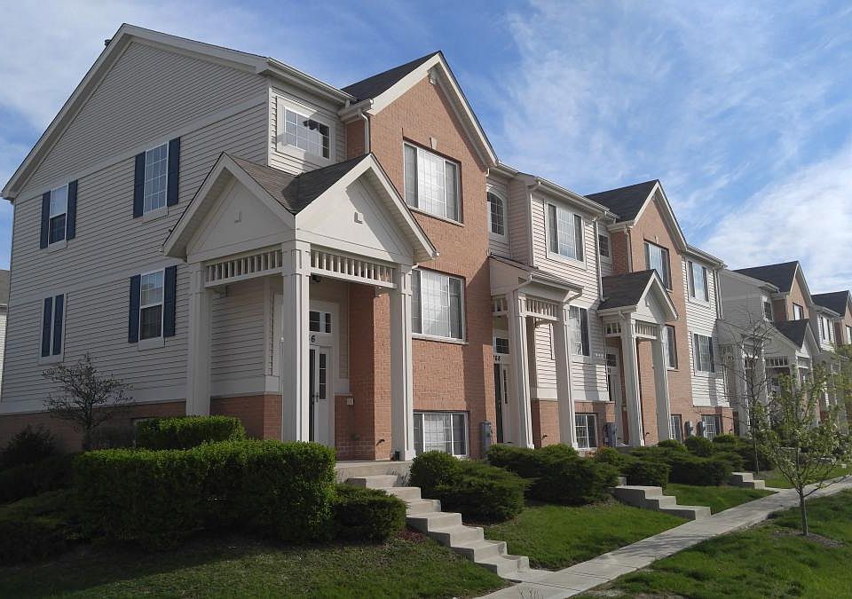 Incredible End unit Townhome in Des Plaines