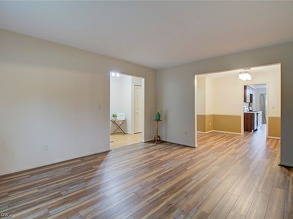 4th image of 16626 Southview Ln