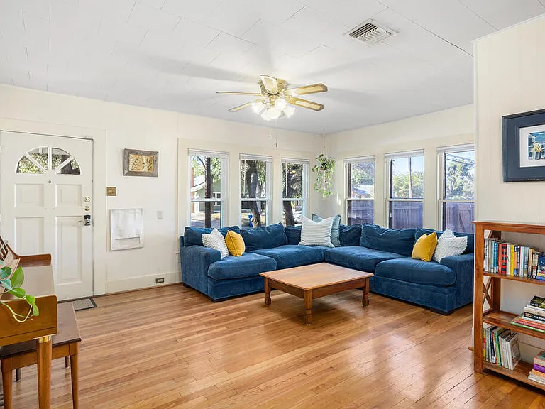 324 Lytle St — Photo 4