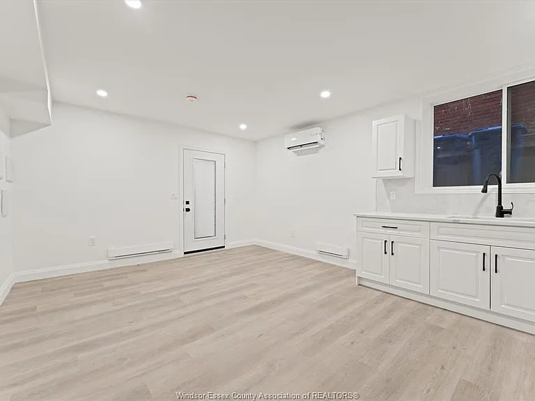 702 Pierre Ave #2 — Photo 5