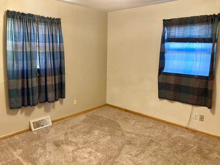 2419 Maple Ave — Photo 14
