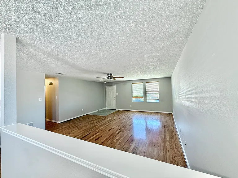 1620 Flagstone Ln — Photo 7