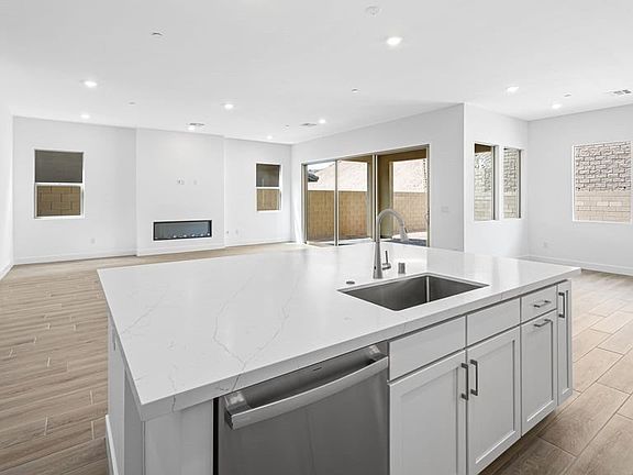 5th image of 344 Tigullio Ave