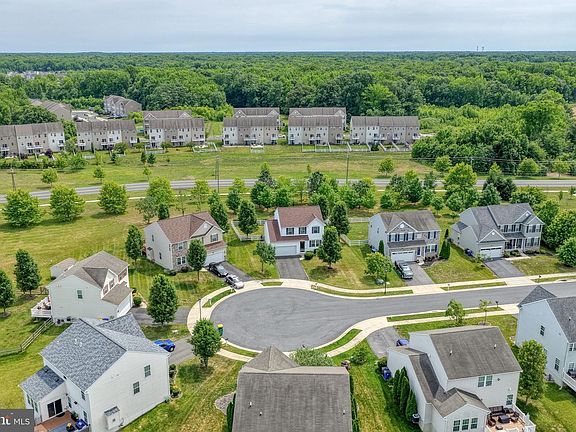 4th image of 8 Elmer Ct