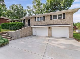 1615 NE 78th St, Gladstone, MO 64118