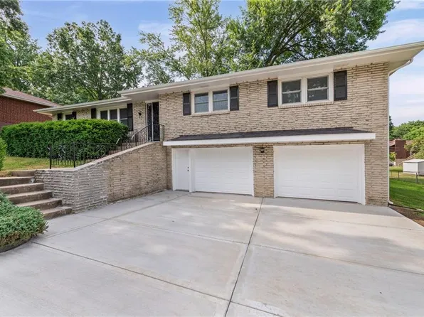 1615 NE 78th St, Gladstone, MO 64118