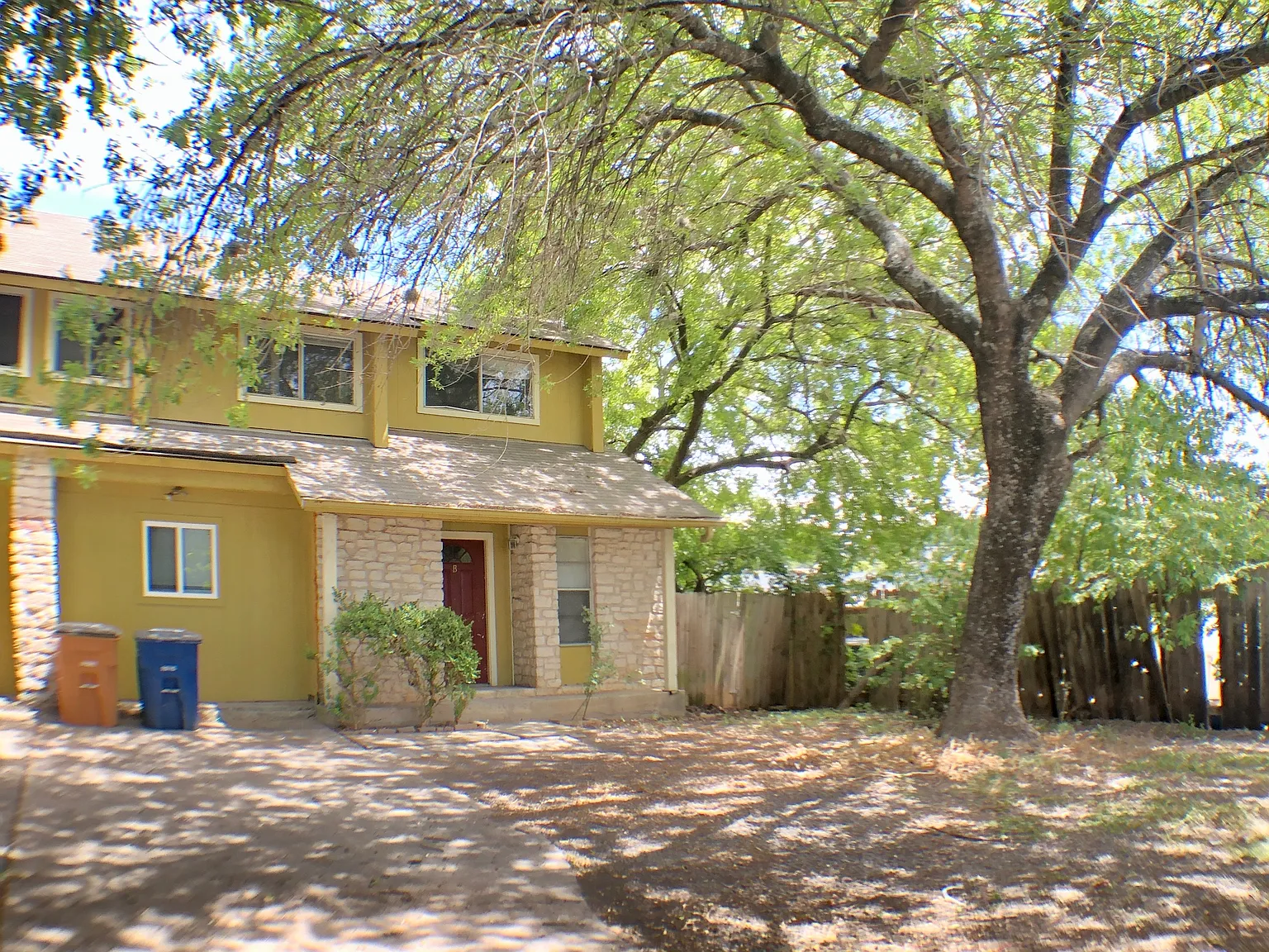 1 bed, 1.5 bath, $599 — Photo 4