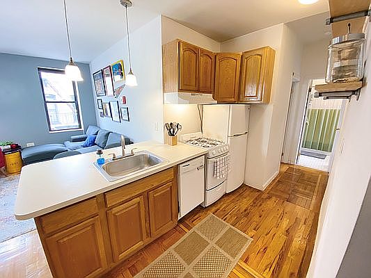 5th image of 647 W 174th St APT 5A