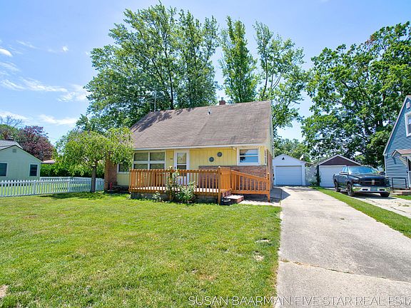 2nd image of 300 W 27th St