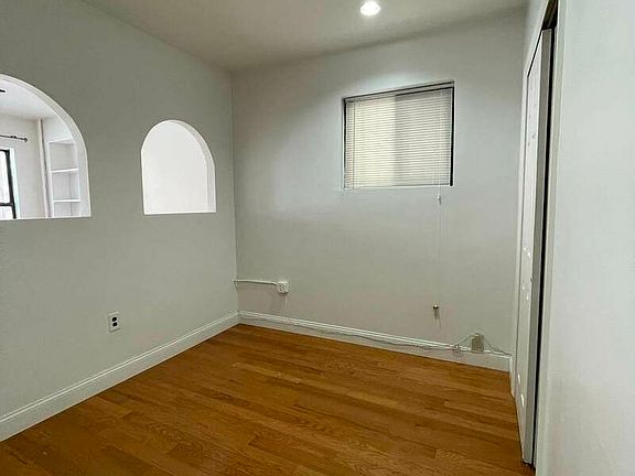 3rd image of 101 W 27th St #3R