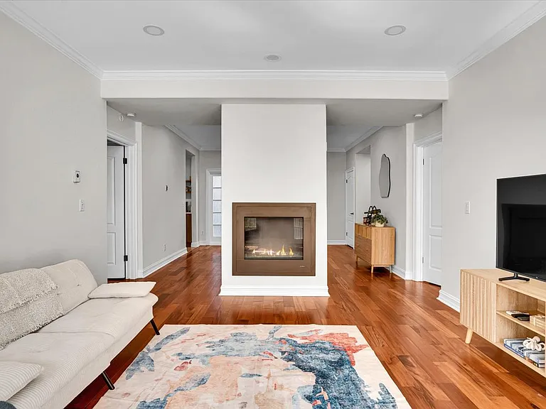 W 22nd St — Photo 6