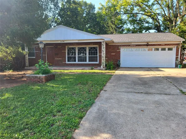 530 Memorial Pl, Farmington, MO 63640