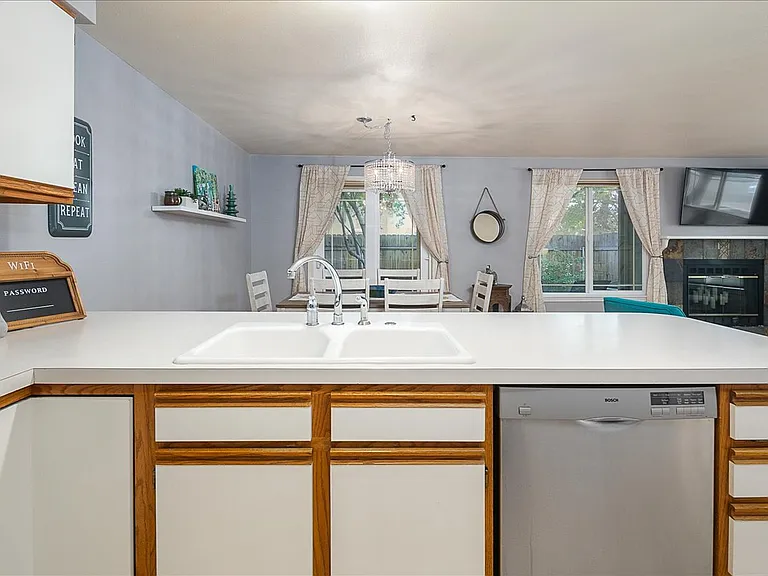 2594 S Falling Brook Ln — Photo 10