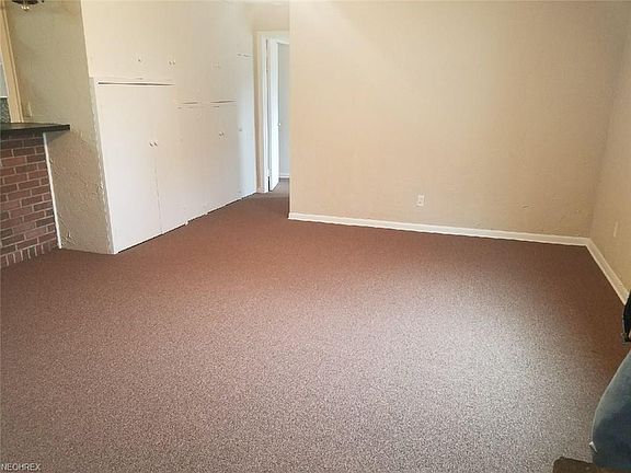 5th image of 622 Foster Ave