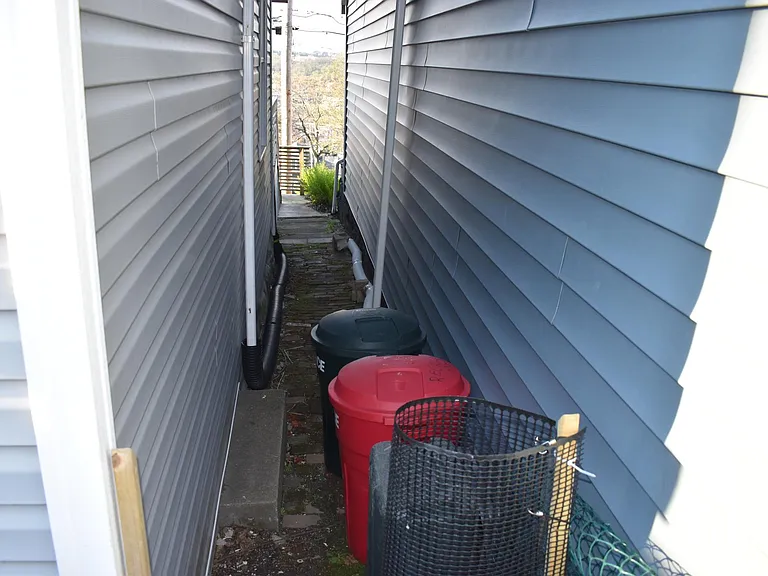 2326 Primrose St — Photo 26