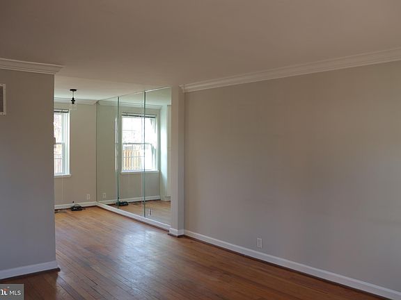 3rd image of 3323 S Stafford St