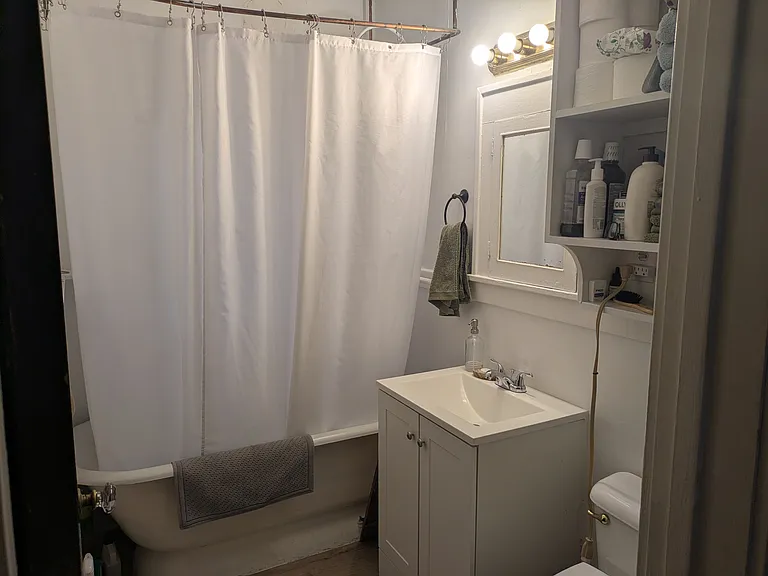 254 Buckingham Ave — Photo 2
