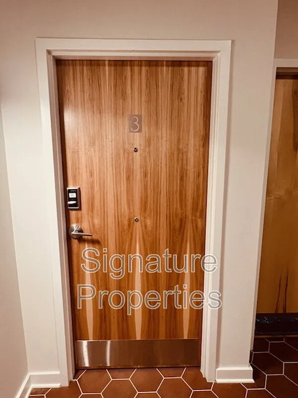 1 bed, 1.0 bath, 539 sqft, $999 — Photo 2