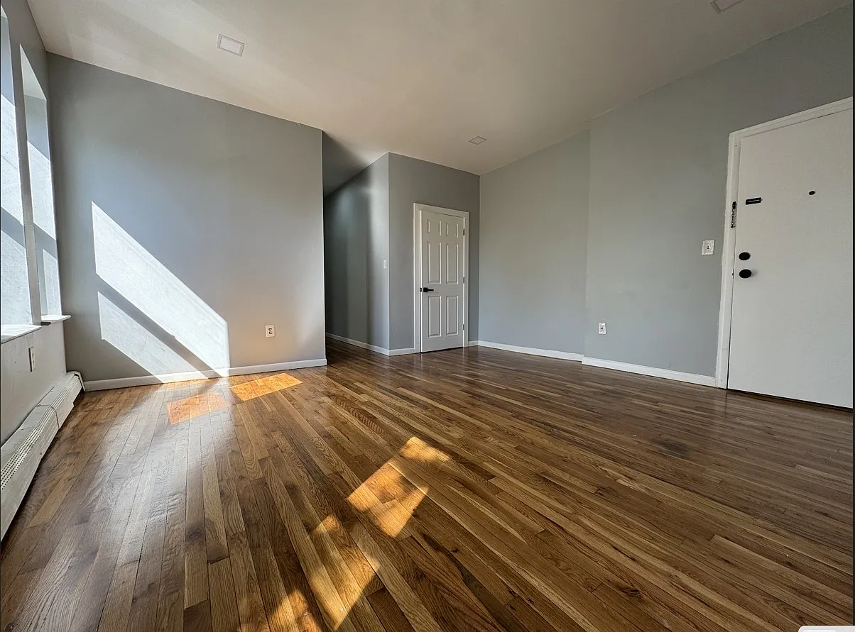 2 bed, 800 sqft, $2,250 — Photo 2