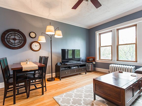 3rd image of 2051 W Ainslie St #3W