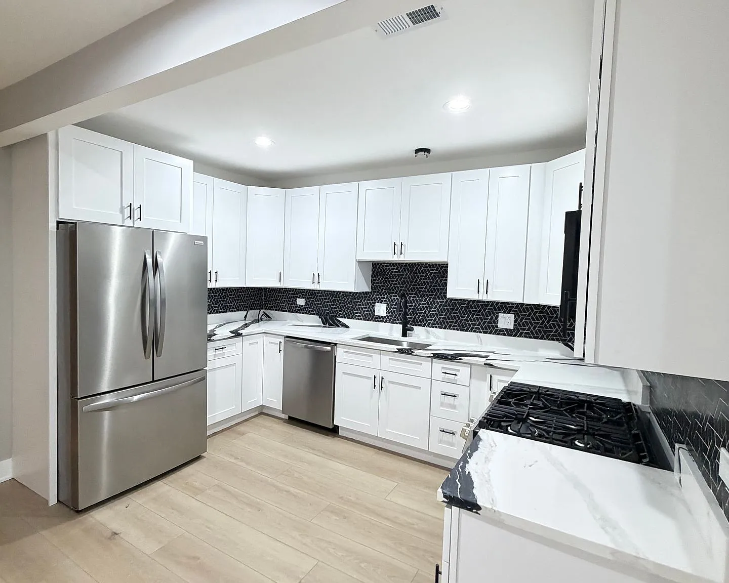 6350 S. St. Lawrence Ave. Chicago, IL 60637 — Photo 1