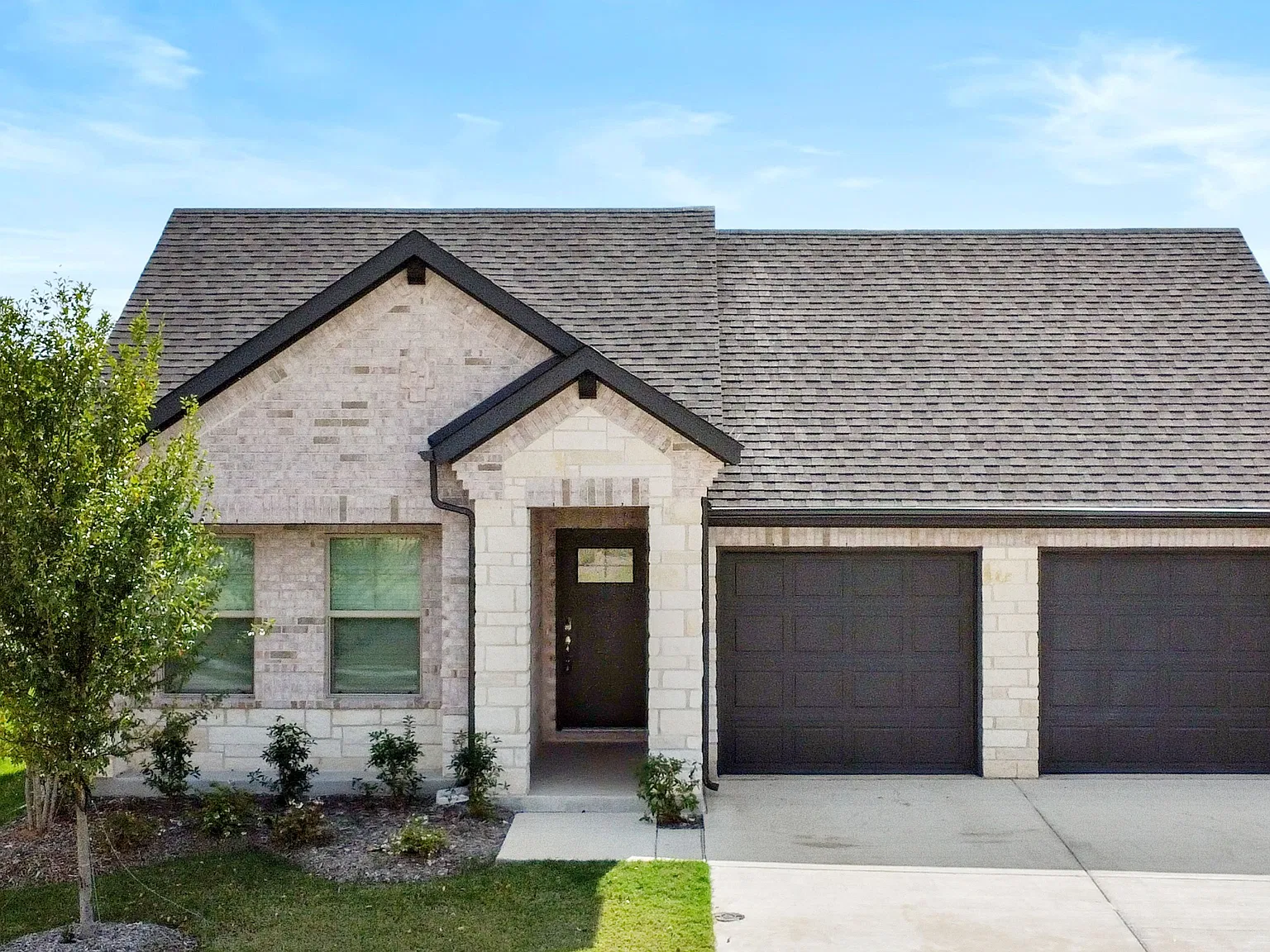 4 bed, 2059 sqft, $2,400 — Photo 1