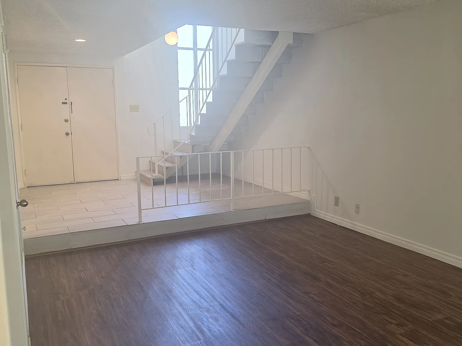 3 bed, 2.5 bath, 1422 sqft, $3,400 — Photo 2