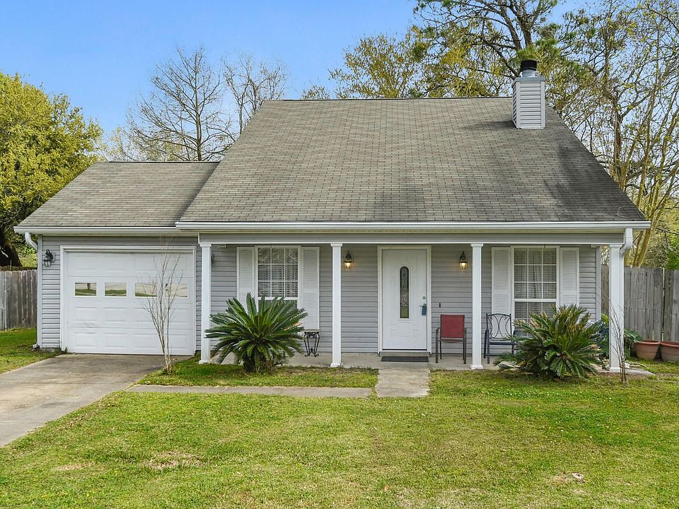 1st image of 11 Oakmont Pl