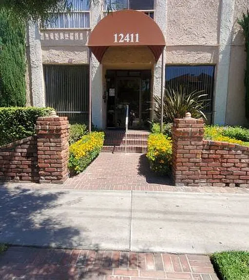 Villa Valencia Apartments — Photo 19