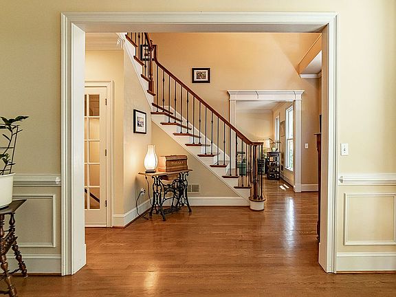 4th image of 3905 Winters Hill Dr