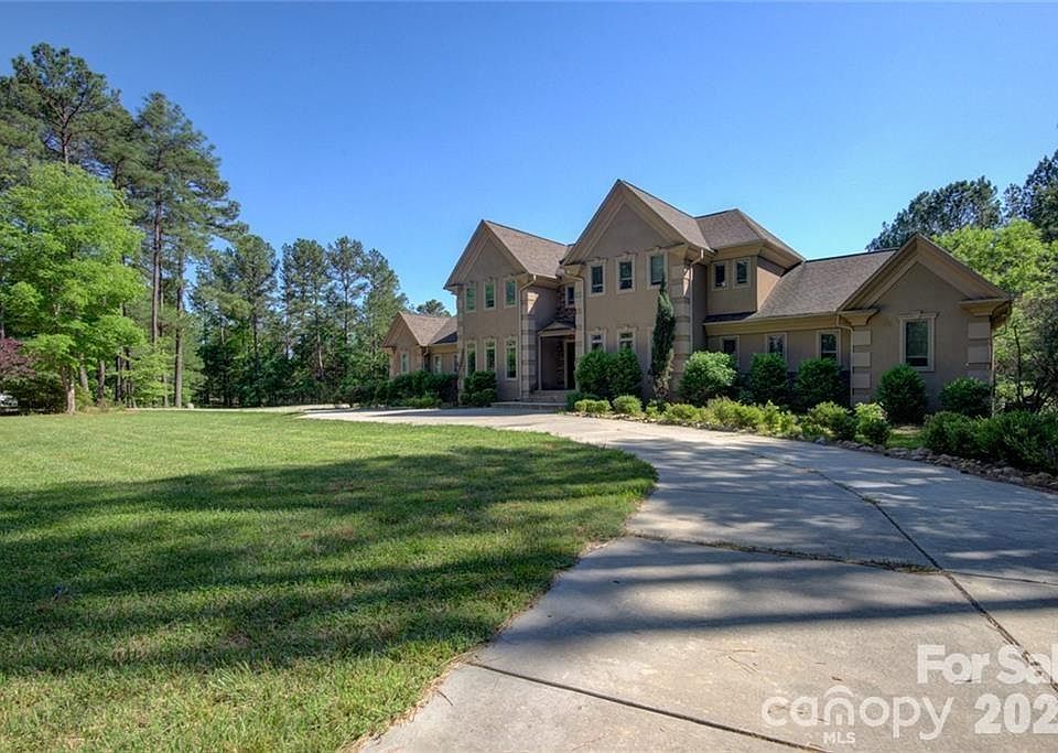 2nd image of 720 Ennis Rd