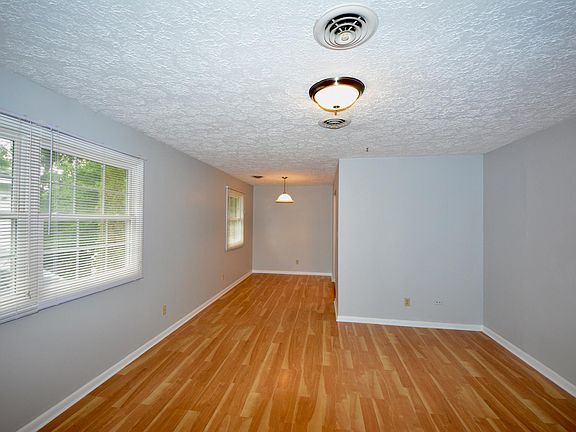 4th image of 115 N Main St