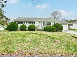 38 Stanridge Ct, Rochester, NY 14617