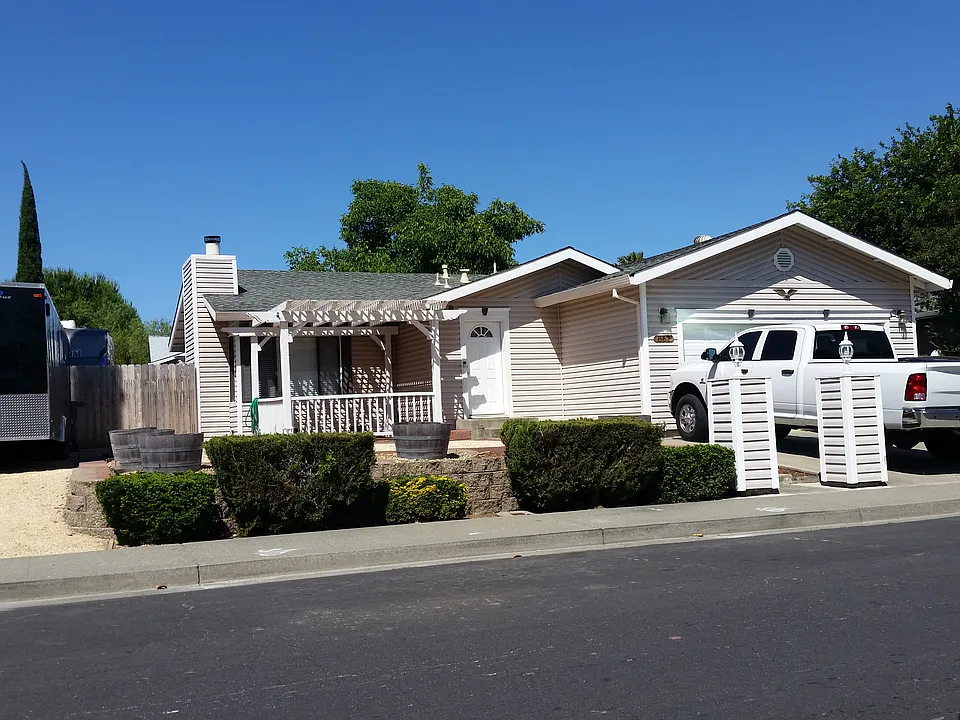 867 Kingman Dr