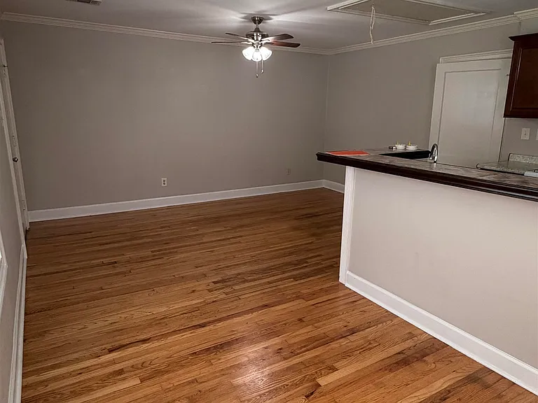 3555 Barwood Cir — Photo 3
