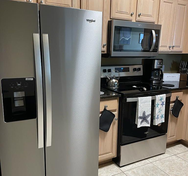 All new fridge, oven, microwave, dishwasher. Dishes, plates utensils, cups provided. Also new washer and dryer in breakfast nook.