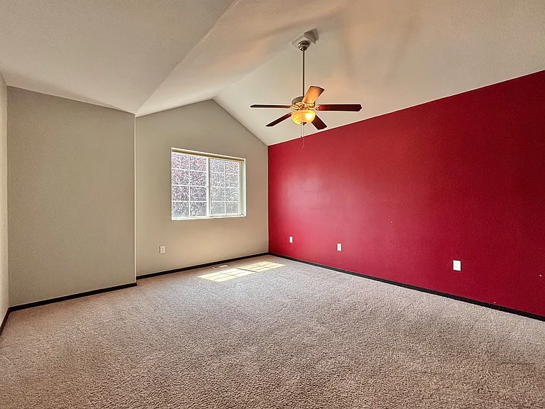 905 E Spence St — Photo 13