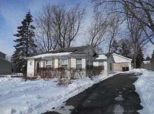 122 Beacon St, Spring Grove, IL 60081