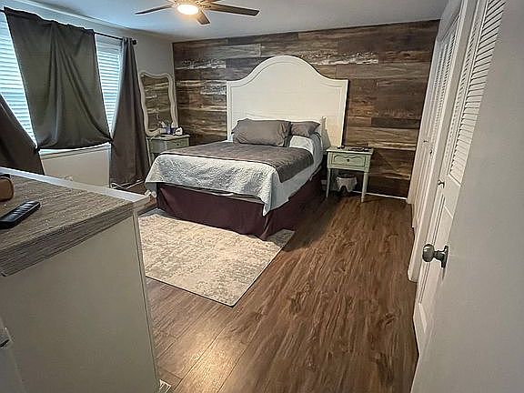 3rd image of 6511 N Northwest Hwy APT 2D